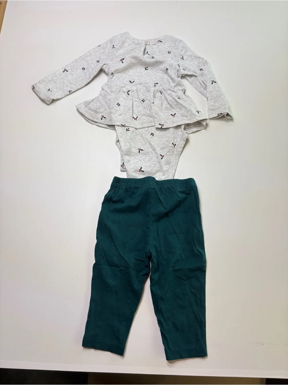 Carter’s Baby Girl 2 Piece Outfit Gray Printed Tunic Bodysuit Teal Pants 9M